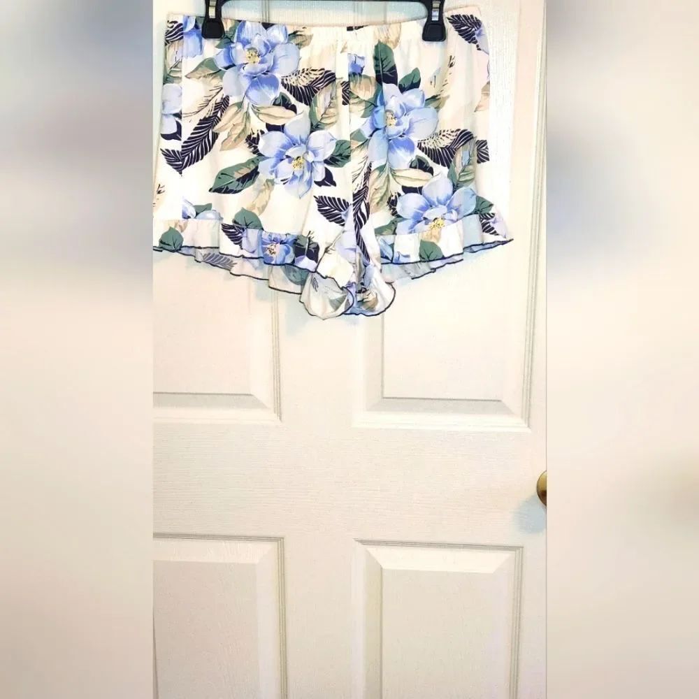 Echo M White Floral Print with Blue Flowers Ruffles Women's Shorts Sleepwear